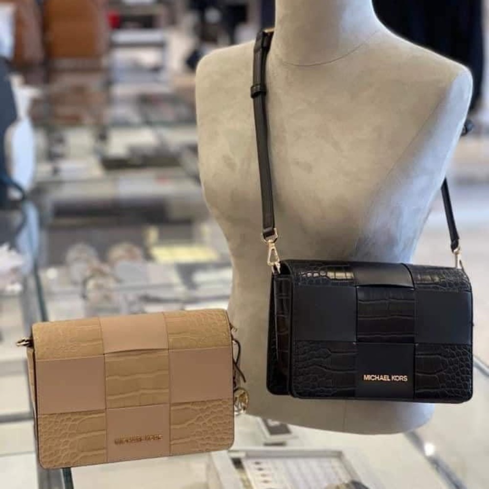 Michael Kors Mercer small cluth crossbody - Picture 8 of 9